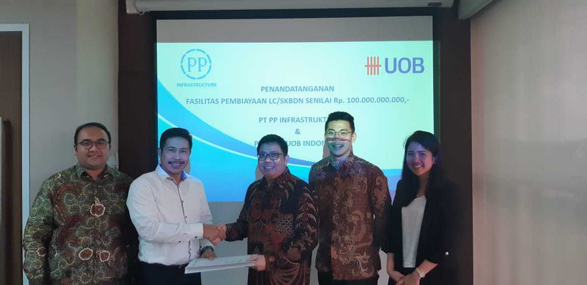 Penandatanganan Fasilitas Pembiayaan LC/SKBDN senilai Rp 100 Milyar antara PP Infrastruktur & PT Bank UOB Indonesia